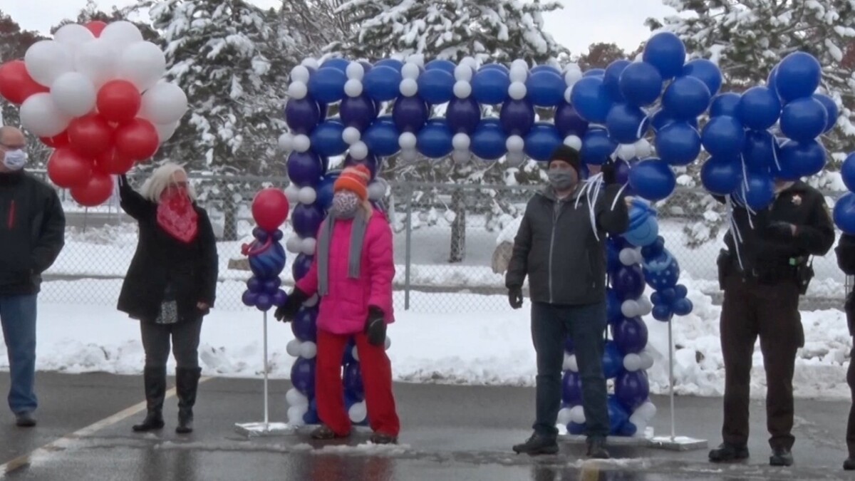 MidMinnesota Women’s Center Holds Balloon Release to Honor Law Enforcement
