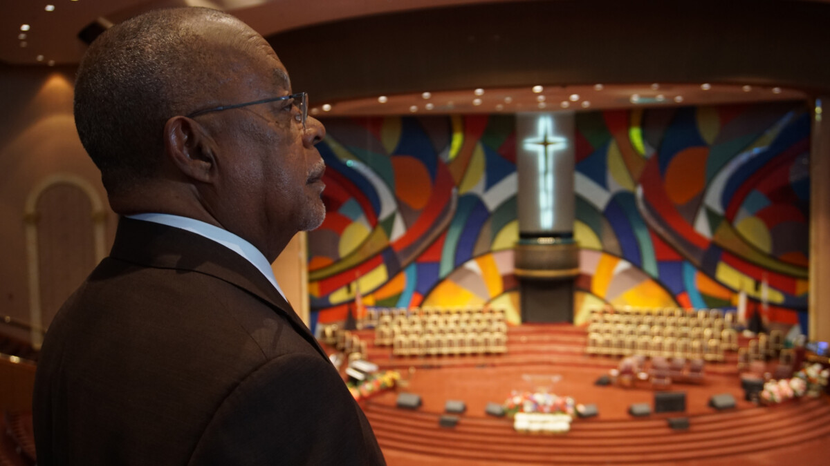 "The Black Church: This is Our Story, This is Our Song" premieres February 16 and 23, 2021 at 9/8c on PBS (check local listings)
 
Caption: Host, Henry Louis Gates Jr., admires the mural at Church of God In Christ West Angeles

Credit: Courtesy of McGee Media

For editorial use only in conjunction with the direct publicity or promotion of this program for a period of three years from the program's original broadcast date, unless otherwise noted. No other rights are granted. All rights reserved.