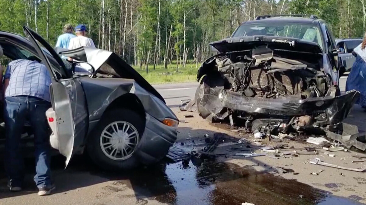 Three People Injured in ThreeVehicle Brainerd Crash