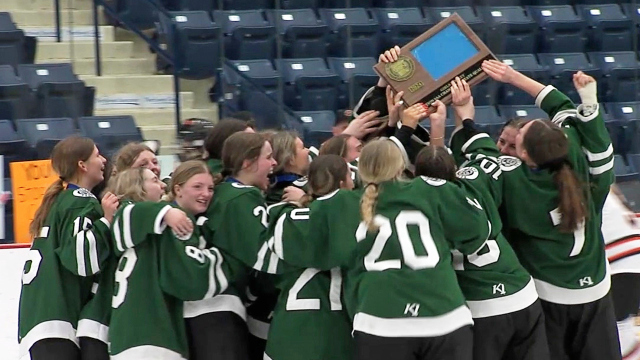 Roseau Girls' Hockey Upsets Moorhead to Take Section 8AA Title