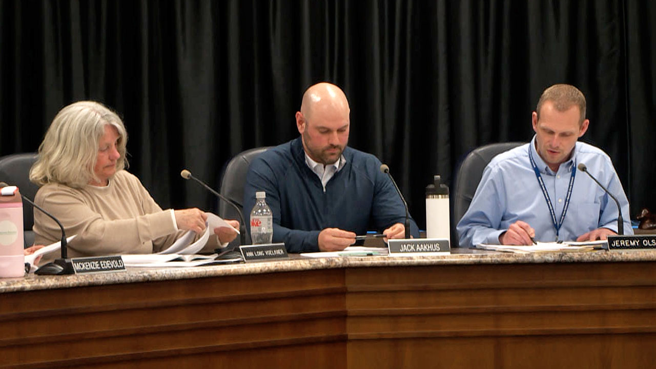 Bemidji School Board Votes To Approve Reductions, New Contract With BEA