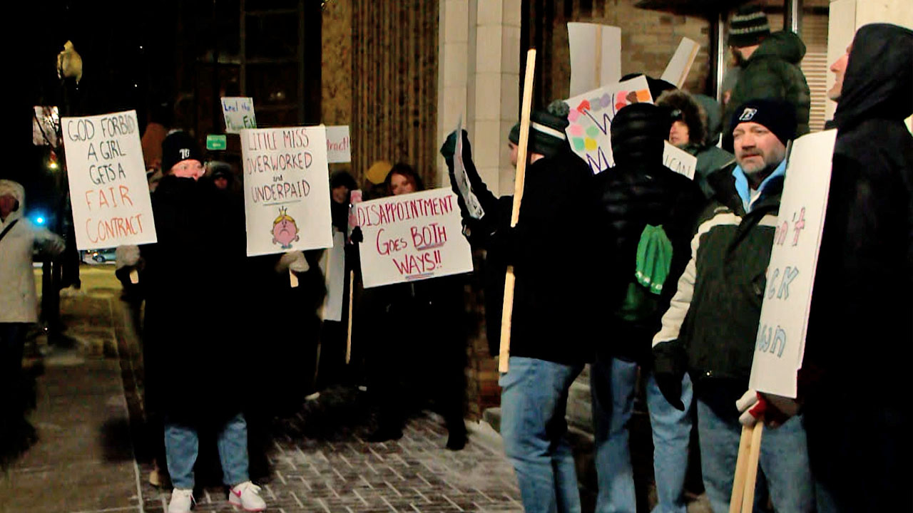 Bemidji Area Teachers Picket for Fair Wages at Monthly School Board Meeting