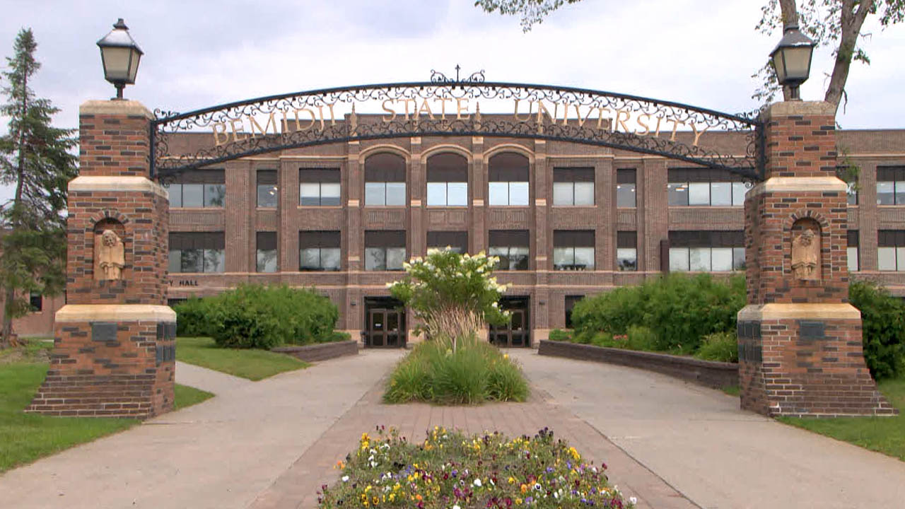 Minnesota State Weighs Plan To Transfer Money From 2-Year Colleges To Help Struggling Universities