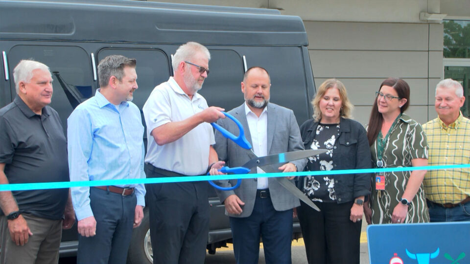 brainerd aiport executive express ribbon cutting