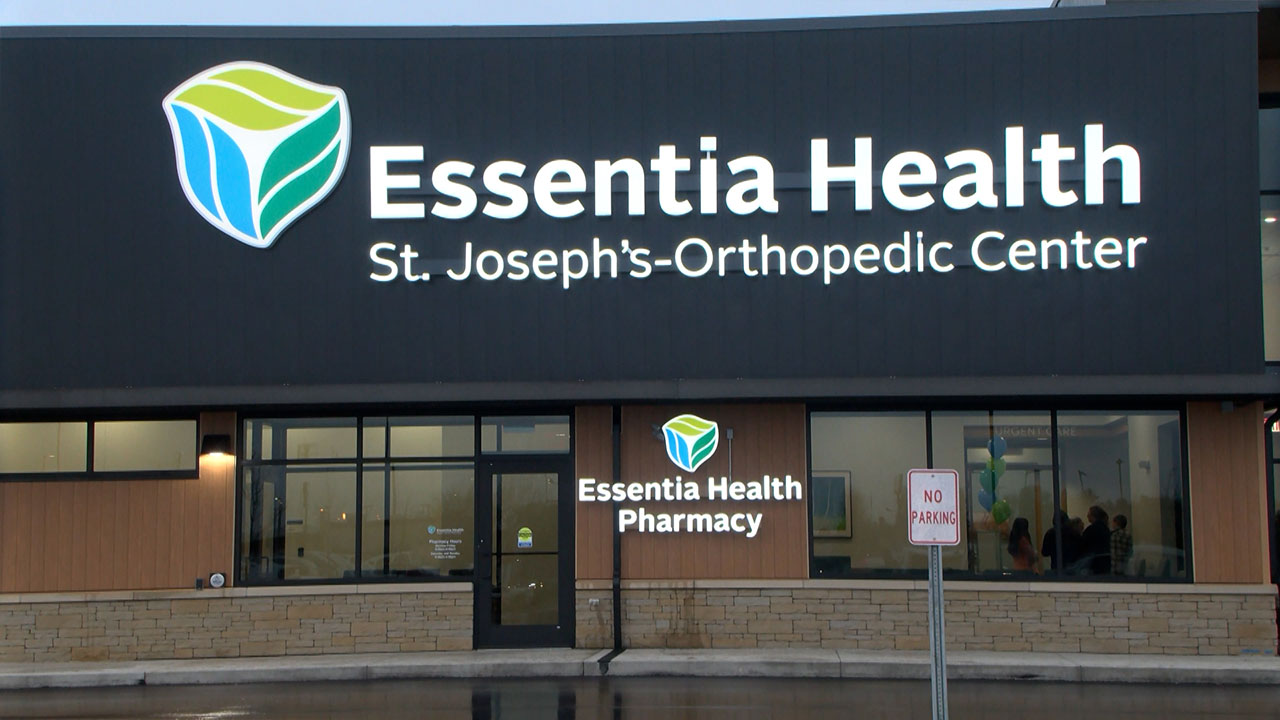 Essentia Health Hosts Ribbon Cutting for New Orthopedic Center in Baxter