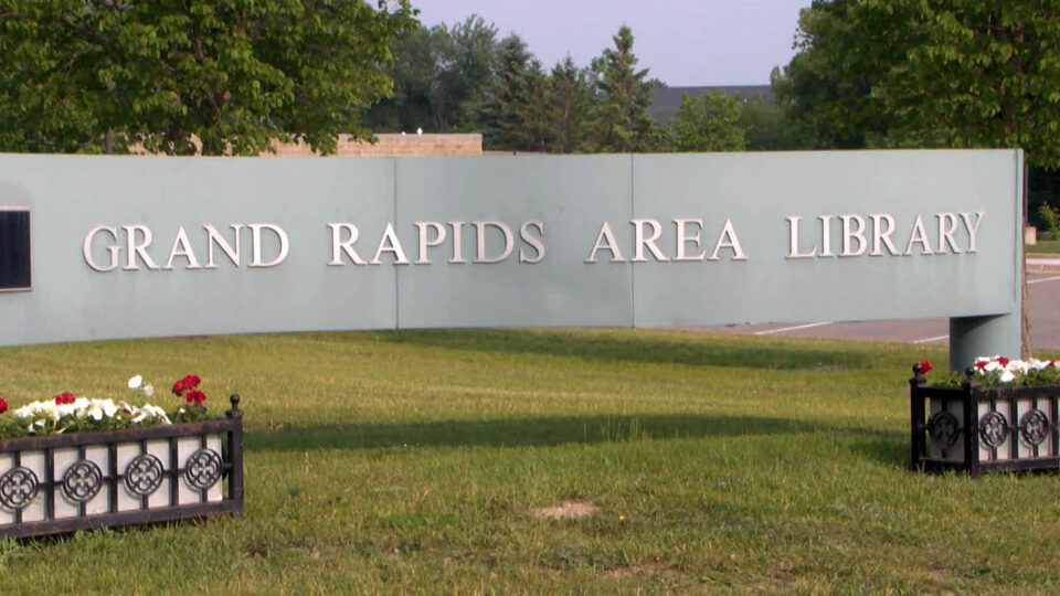 grand rapids area library sign sqk