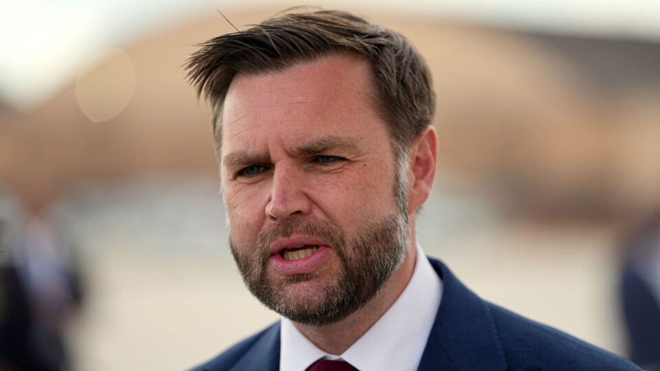 jd vance air force two ap pool thumbnail