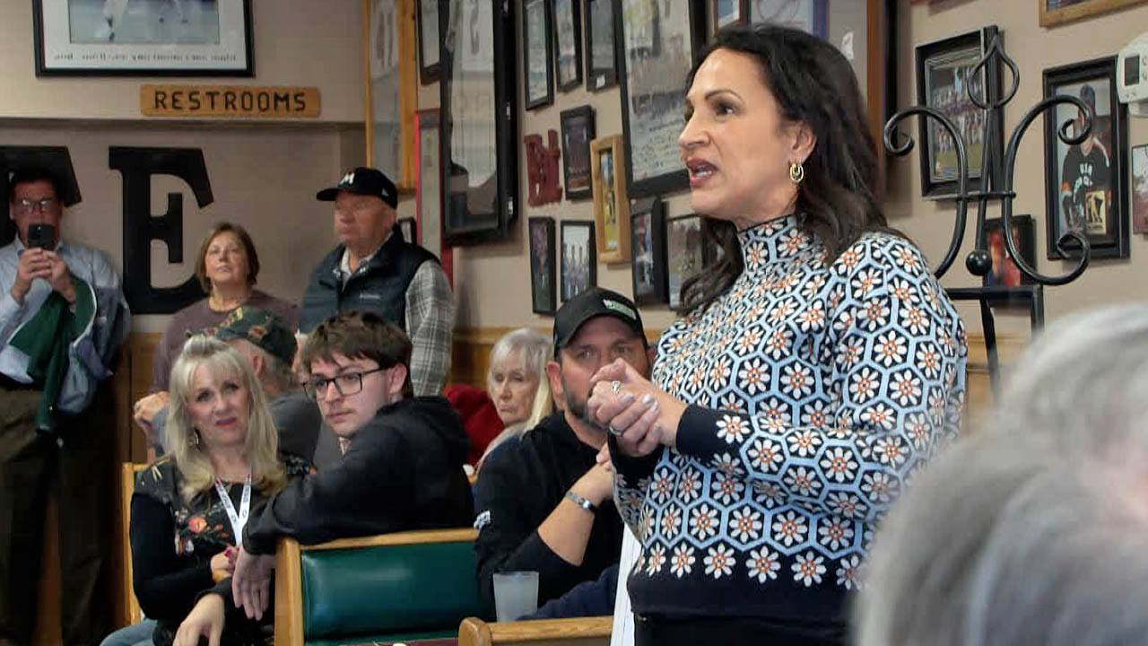 MN GOP, DFL Holding Bus Tours in Final Push Before Election Day