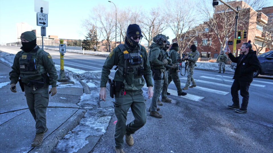 minneapolis ice immigration officers january 14 2026 thumbnail