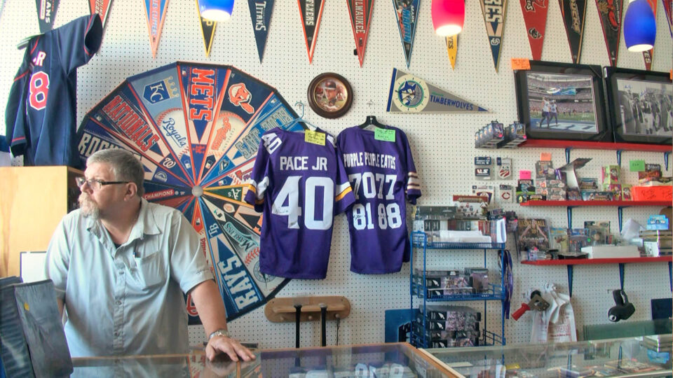 sports card central store brainerd thumbnail 1
